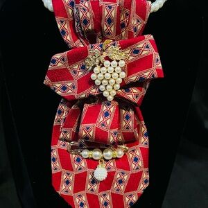 Elegant Red and Gold Pearl Brooch Necktie necklace